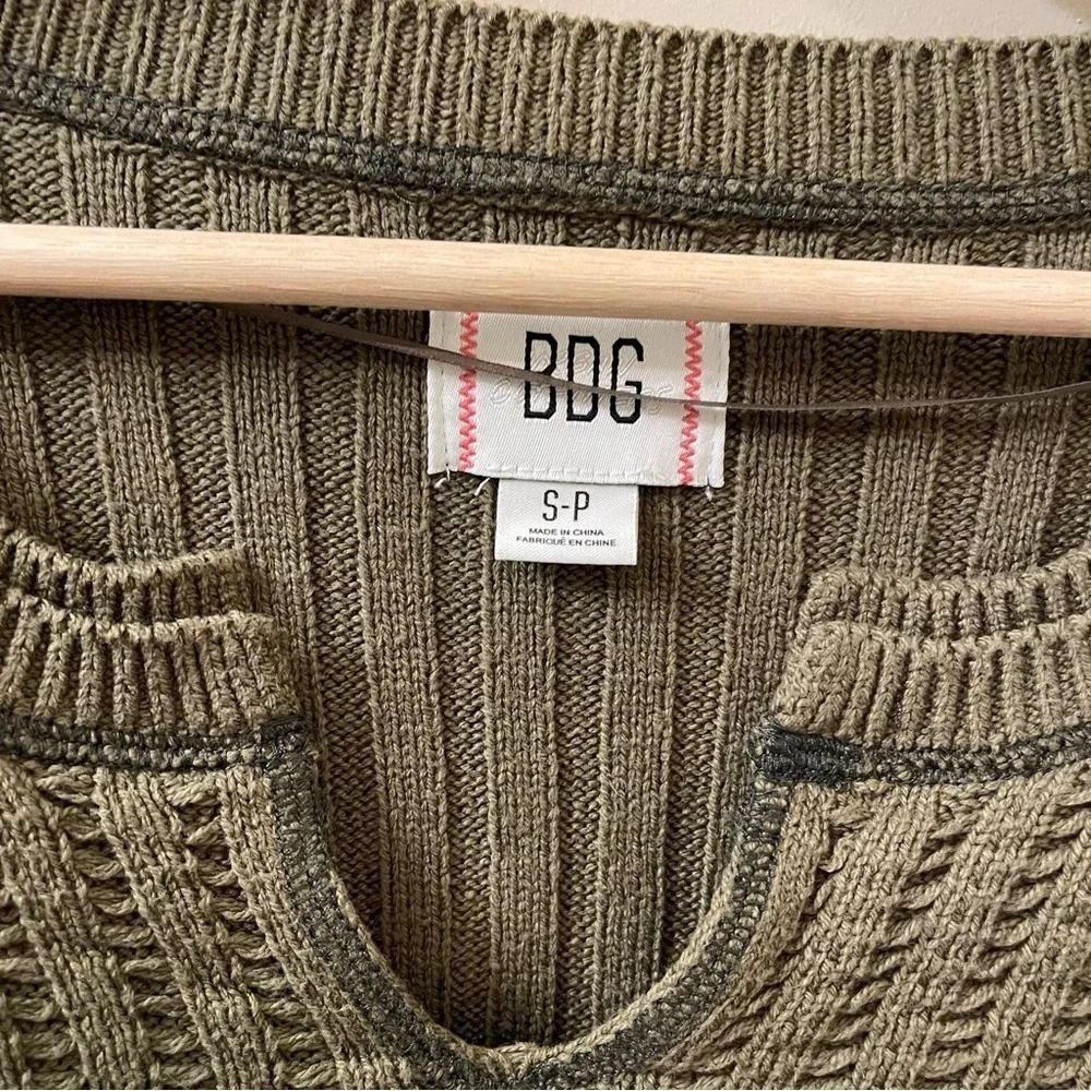 BDG Urban Outfitters Allie Notch Neck Pullover Sweater Olive green Size small